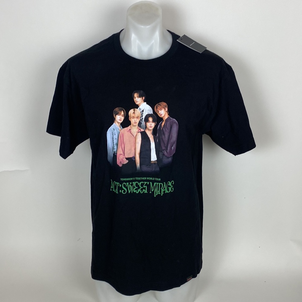 New Tomorrow X Together World Tour Act Sweet Mirage T’Shirt Size L